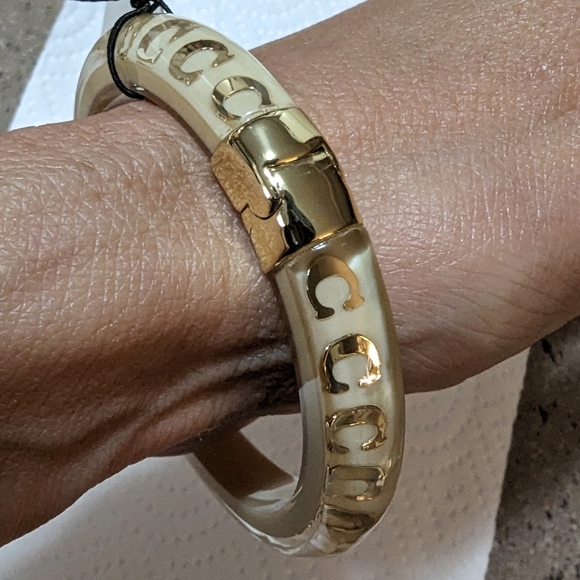 NWT LUCITE CREAM & GOLD COACH BRACELET
ABSOLUTELY SEXY IN SEE THRU - Picture 1 of 11